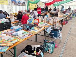 Flohmarkt im Festzelt