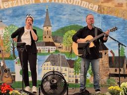 Am Festzelt