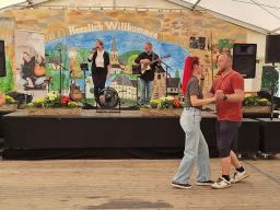 Am Festzelt
